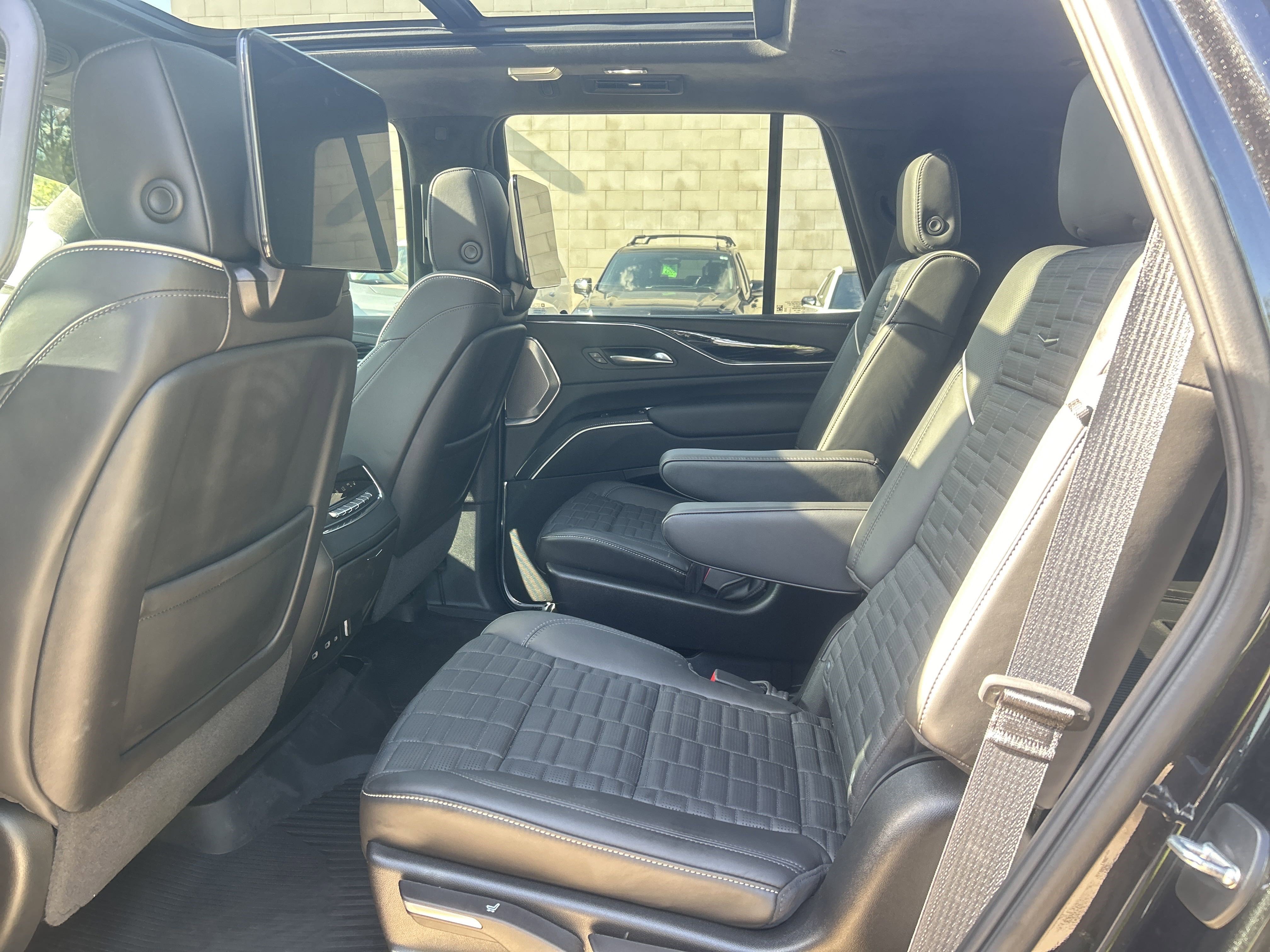 2024 Cadillac Escalade V-Series photo 7