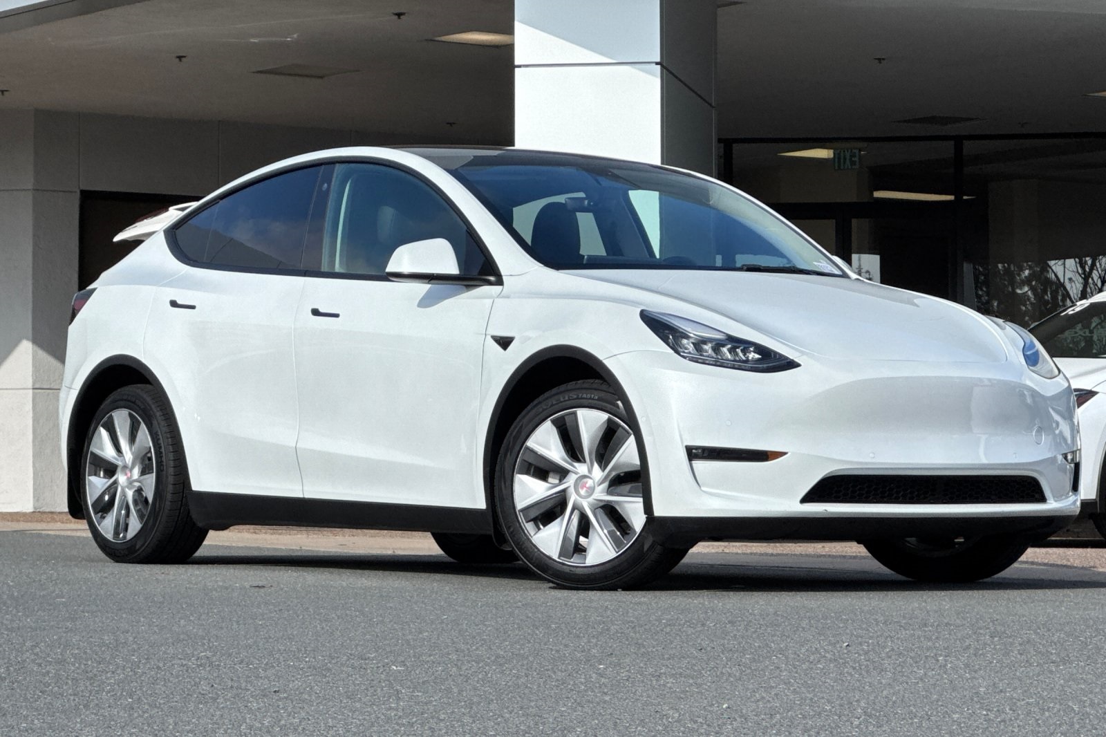 Used 2022 Tesla Model Y Long Range with VIN 7SAYGDEE9NF491951 for sale in Kansas City