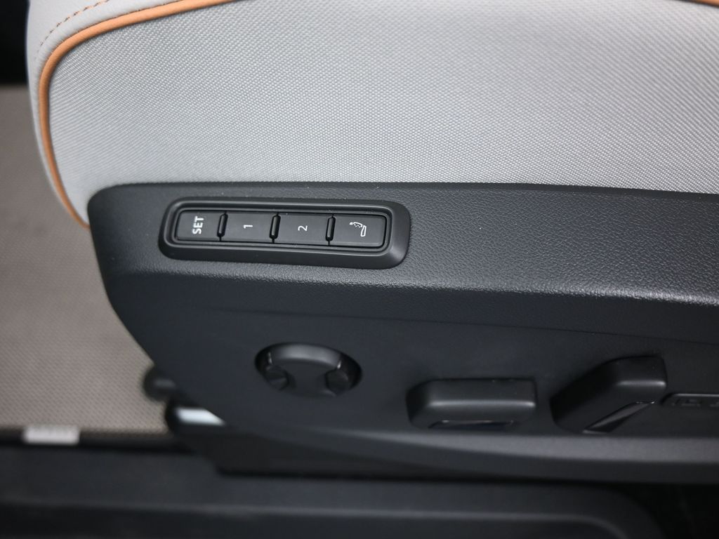 2025 Volkswagen ID. Buzz photo 35