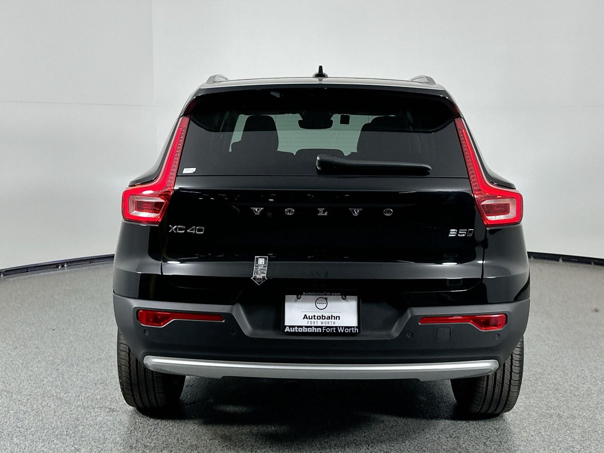 2025 Volvo XC40 AWD Plus photo 3