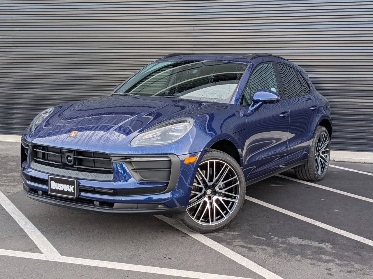 2025 Porsche Macan Base's photo