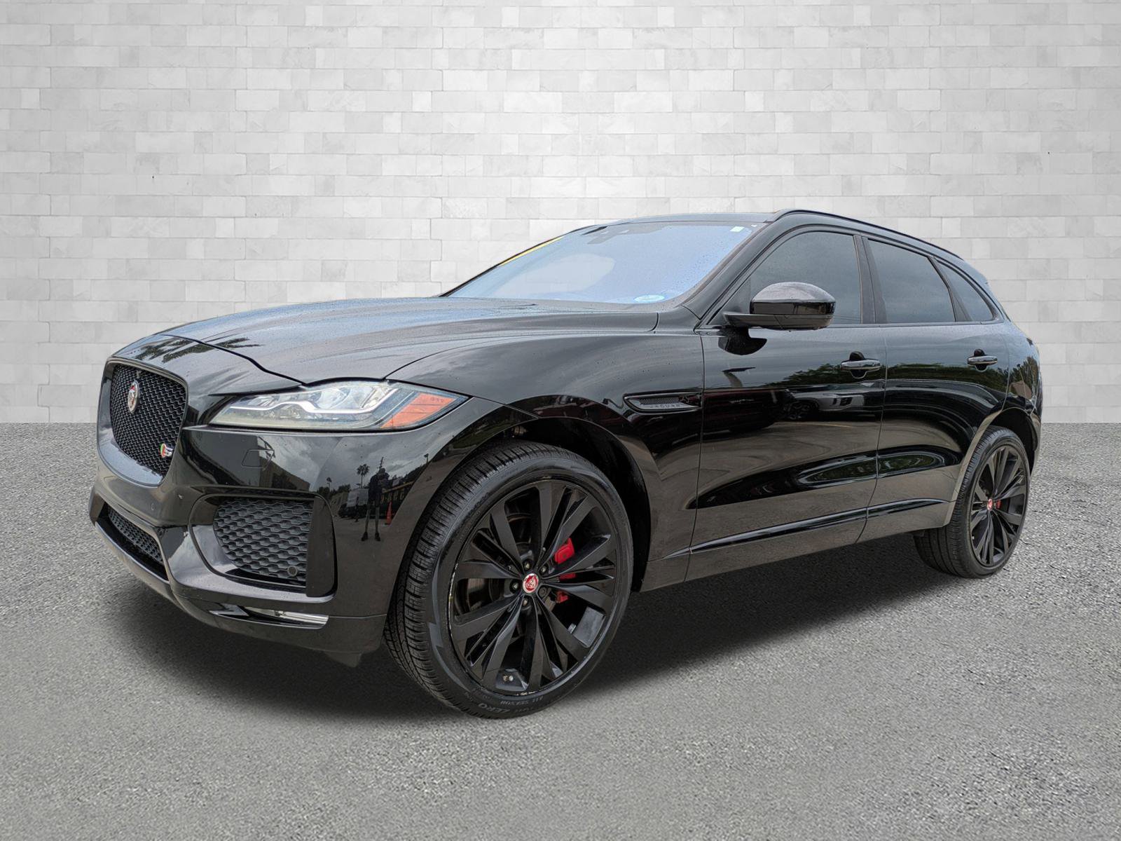 2019 Jaguar F-PACE S photo 5