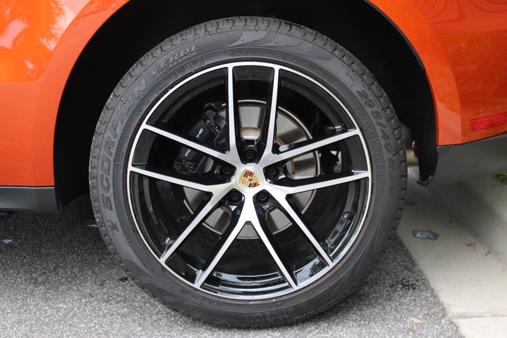 2024 Porsche Macan T photo 16