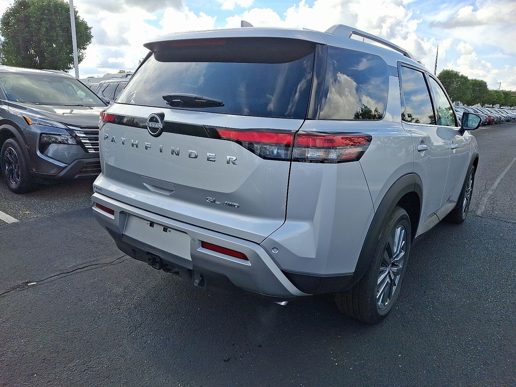 2025 Nissan Pathfinder SL photo 3