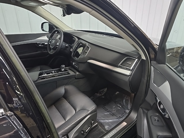 2023 Volvo XC90 B5 Core photo 14