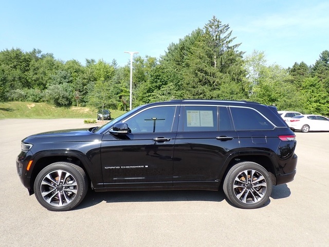 2022 Jeep Grand Cherokee Overland photo 2