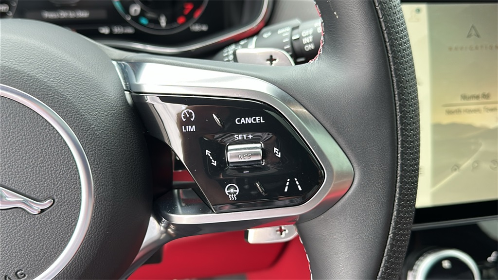 2024 Jaguar F-PACE SVR photo 16