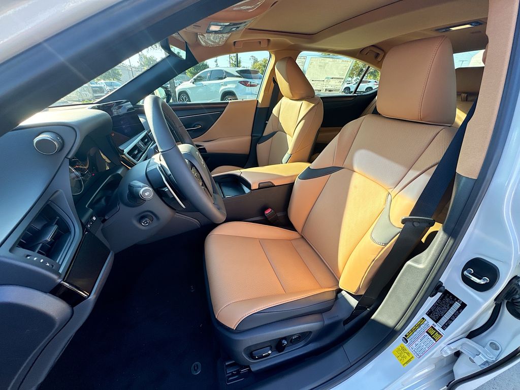2025 Lexus ES 350 photo 17