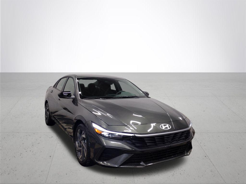 2025 Hyundai Elantra SEL Sport photo 4
