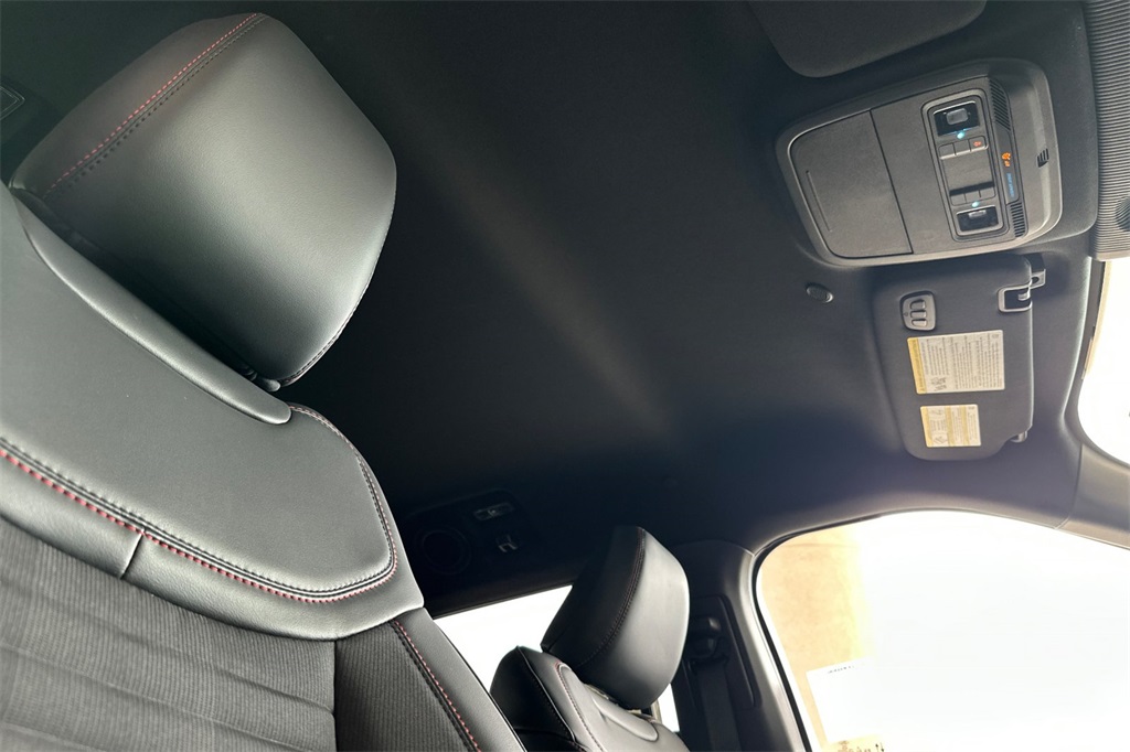 2025 Ford Explorer ST-Line photo 18