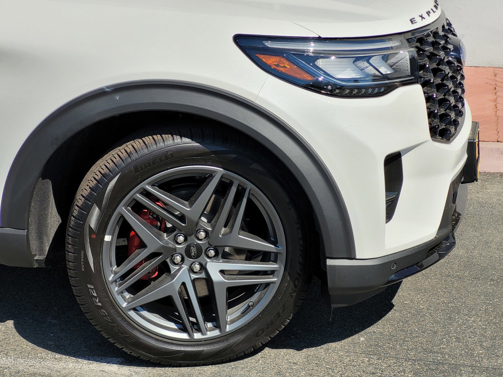 2025 Ford Explorer ST photo 3