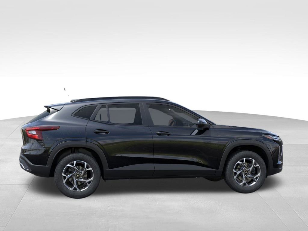 2025 Chevrolet Trax LT photo 2