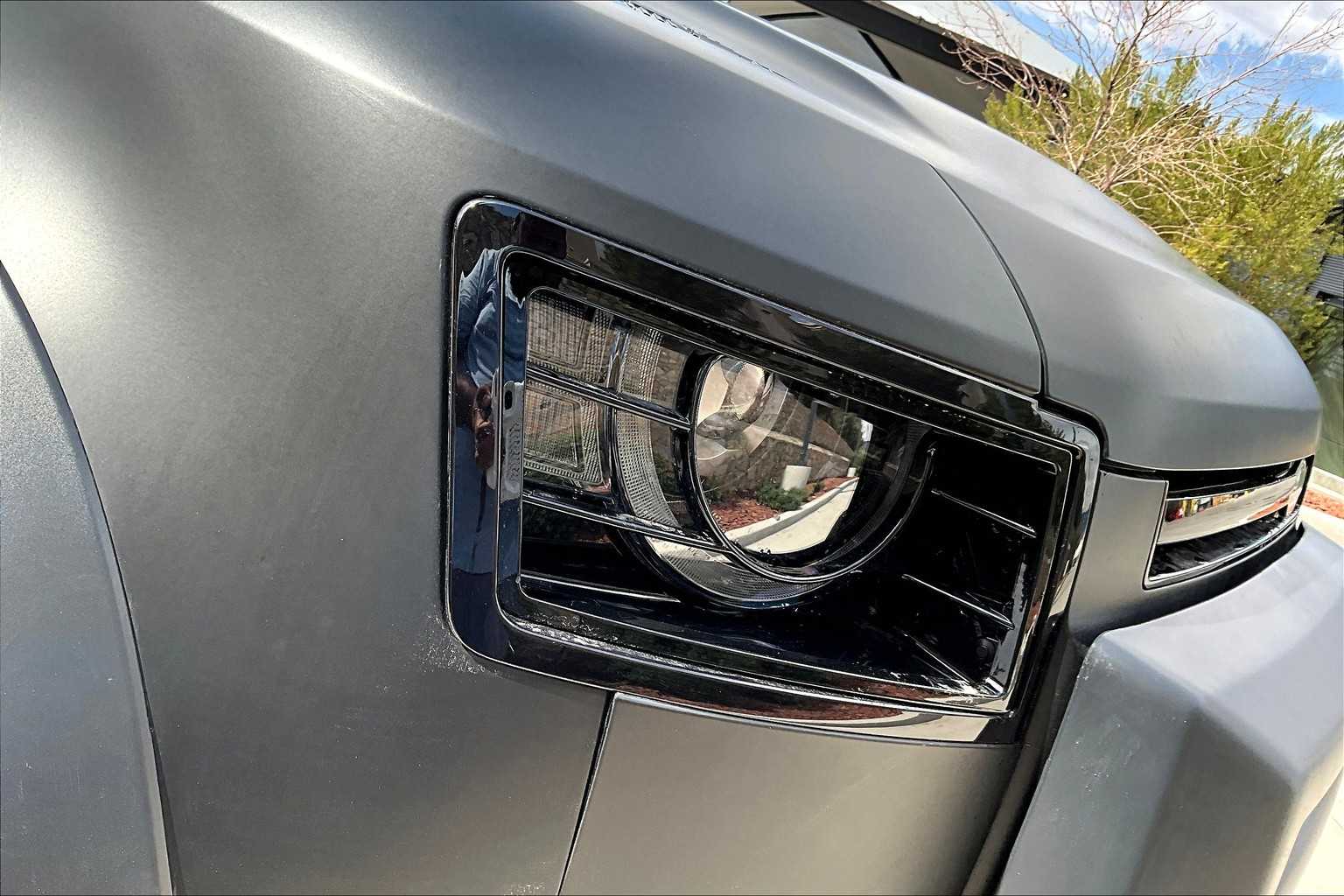 2023 Land Rover Defender SE photo 12