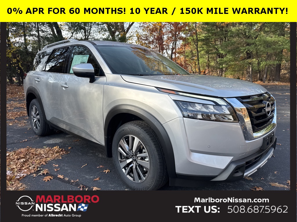 2025 Nissan Pathfinder SL's photo