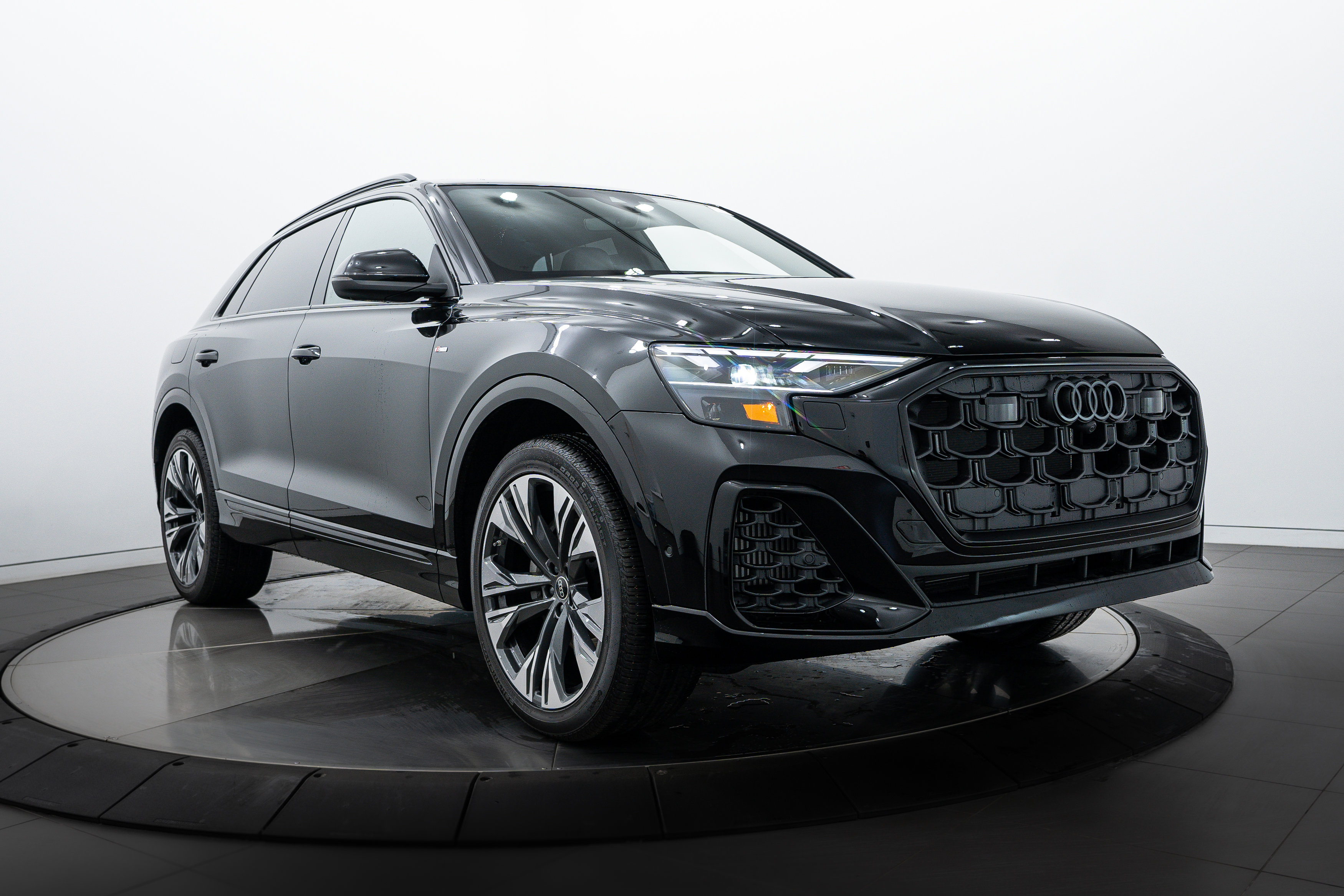 2025 Audi Q8 line Premium Plus photo 2