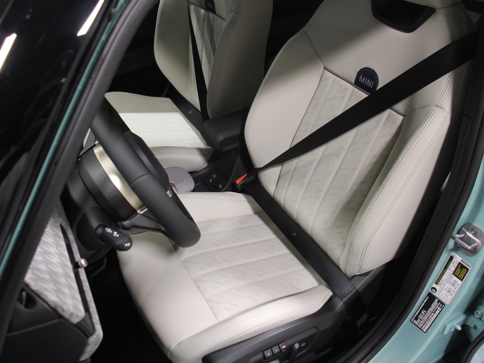 2026 Mini Cooper Hardtop S 4 Door Iconic photo 11