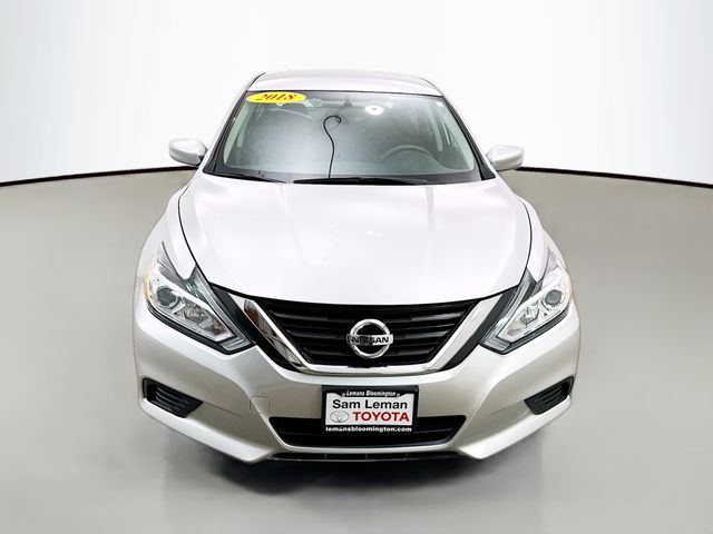 Used 2018 Nissan Altima S with VIN 1N4AL3AP0JC217031 for sale in Bloomington, IL