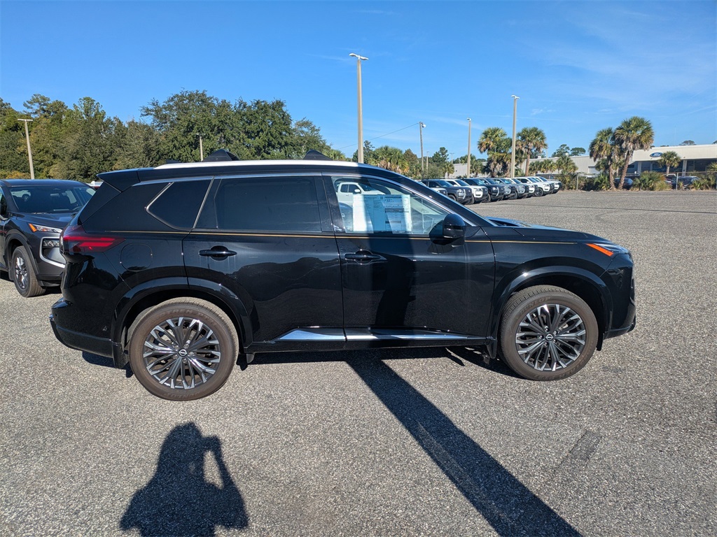 2025 Nissan Rogue Platinum photo 2