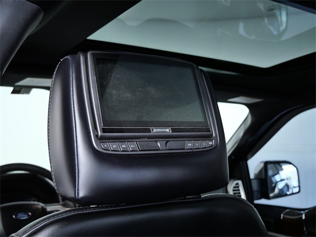 2016 Ford F-150 Platinum photo 14
