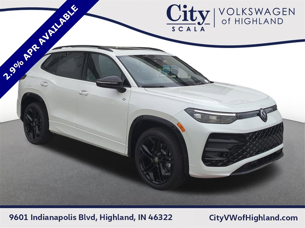 2025 Volkswagen Tiguan SE R-LINE BLACK's photo