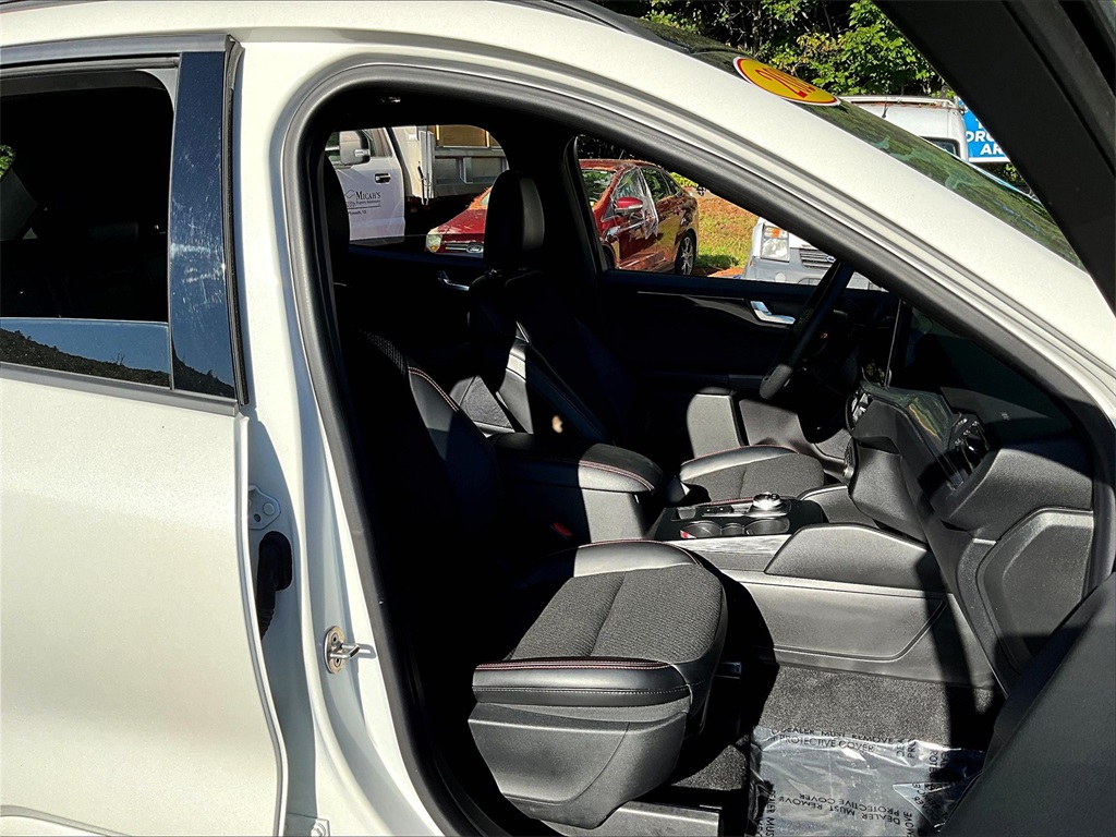 2024 Ford Escape ST-Line Select photo 11
