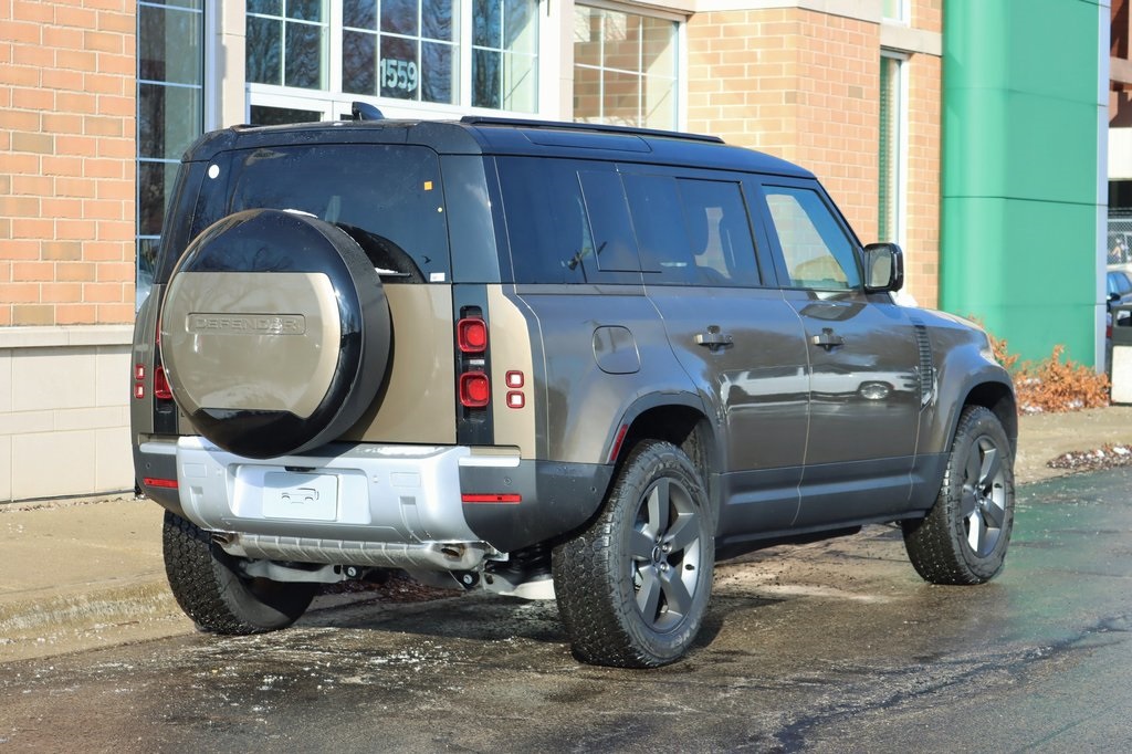 2025 Land Rover Defender 110 S photo 4