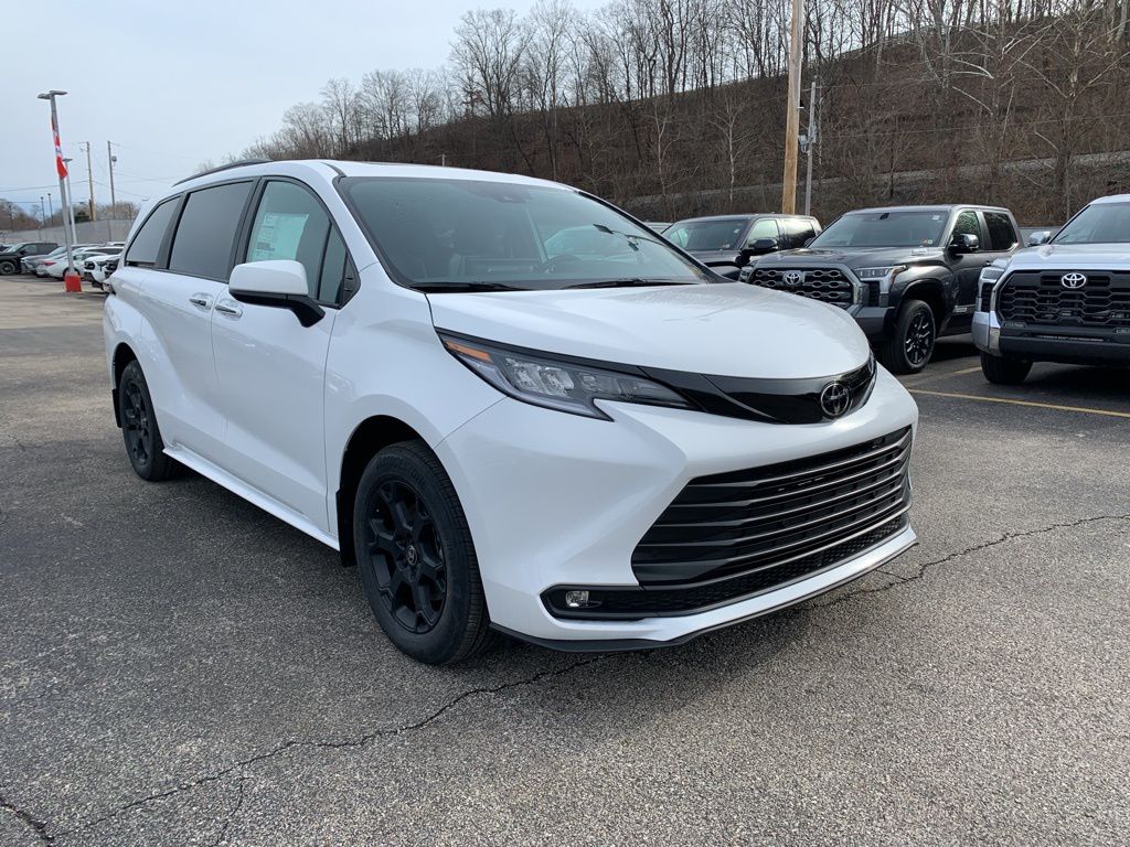 2026 Toyota Sienna Woodland Edition's photo
