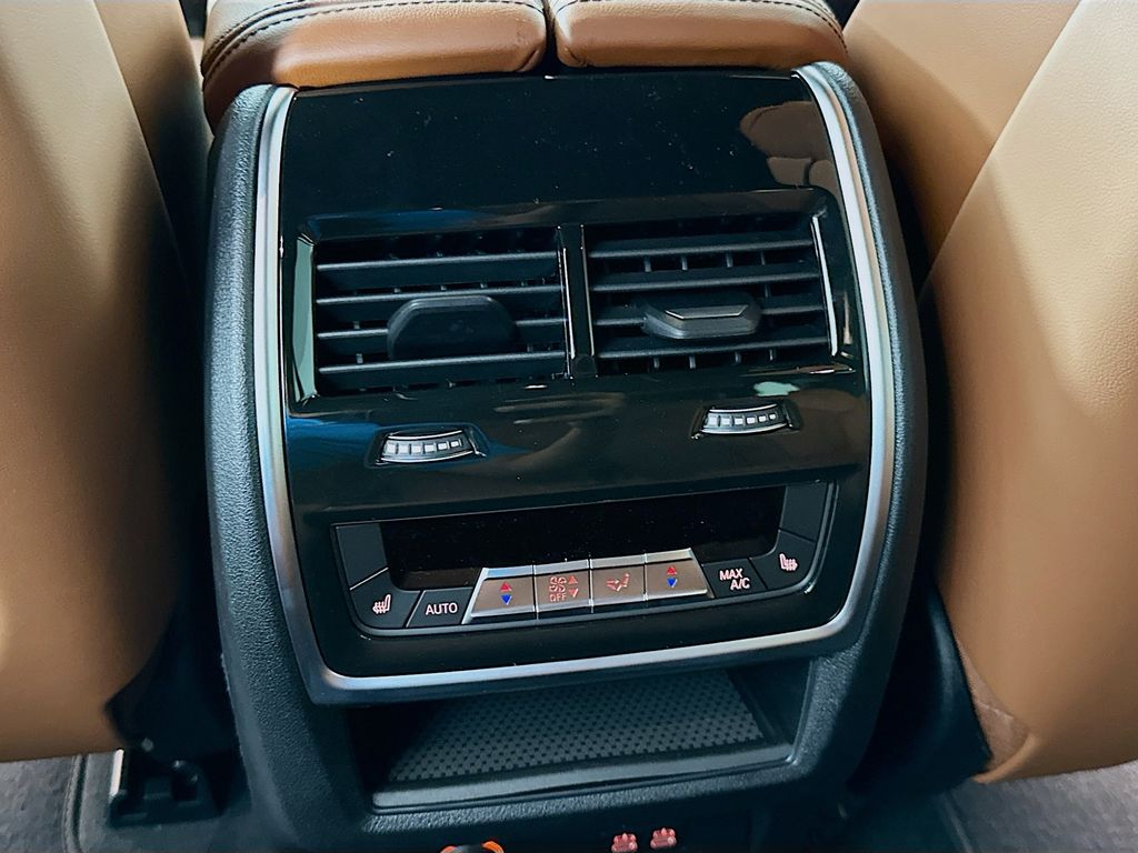2026 Bmw X7 M60i photo 17