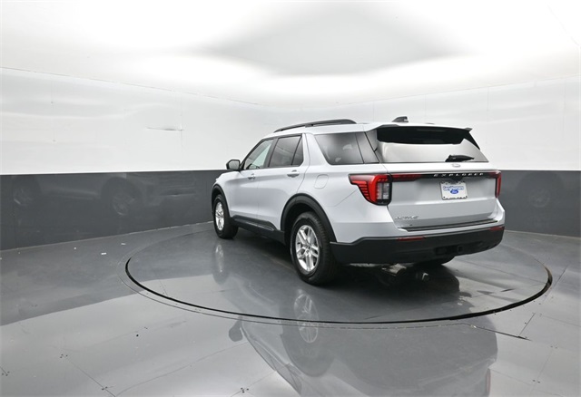 2025 Ford Explorer photo 2