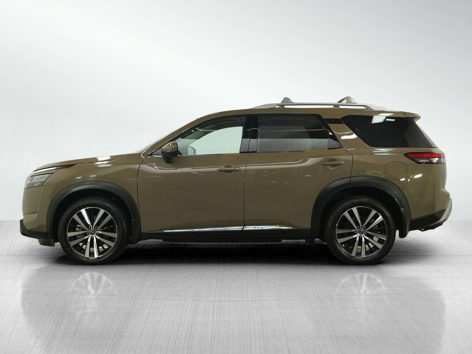 Used 2024 Nissan Pathfinder Platinum with VIN 5N1DR3DJ6RC302640 for sale in Minneapolis, Minnesota