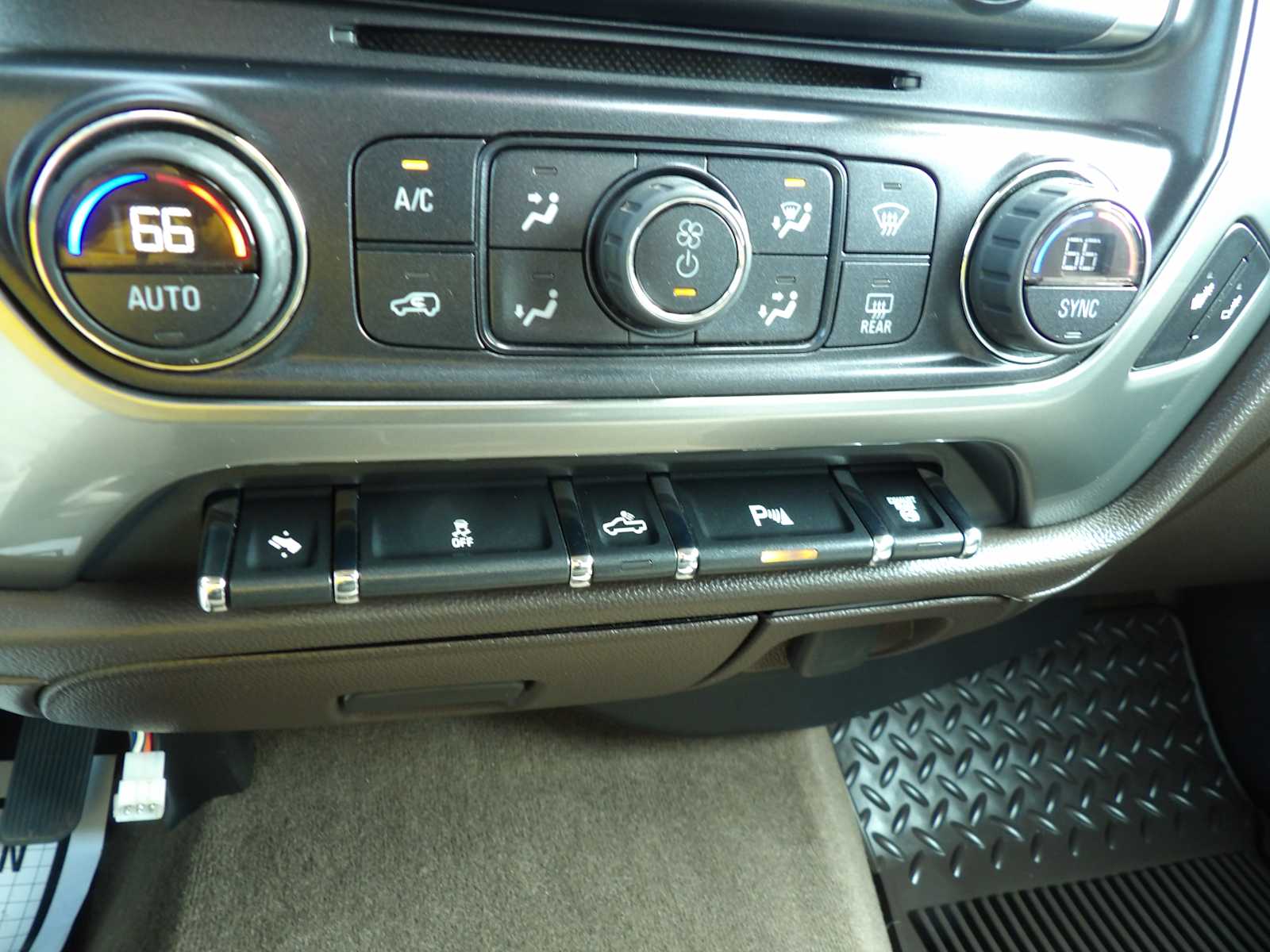 2015 Chevrolet Silverado 3500HD LTZ photo 22