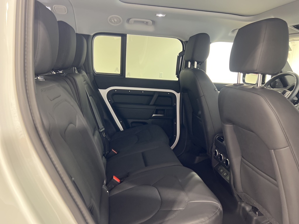 2025 Land Rover Defender 130 S photo 26