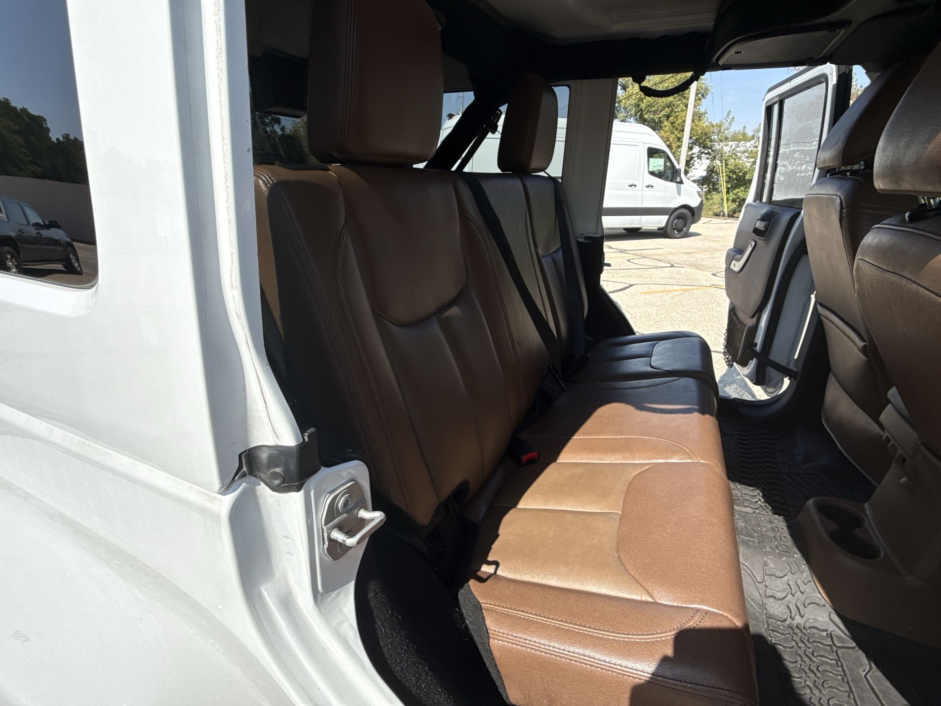 2017 Jeep Wrangler Unlimited Sahara photo 13