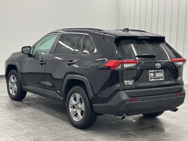 2025 Toyota RAV4 Hybrid XLE photo 4