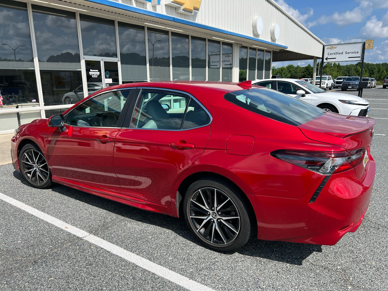 2022 Toyota Camry SE photo 2