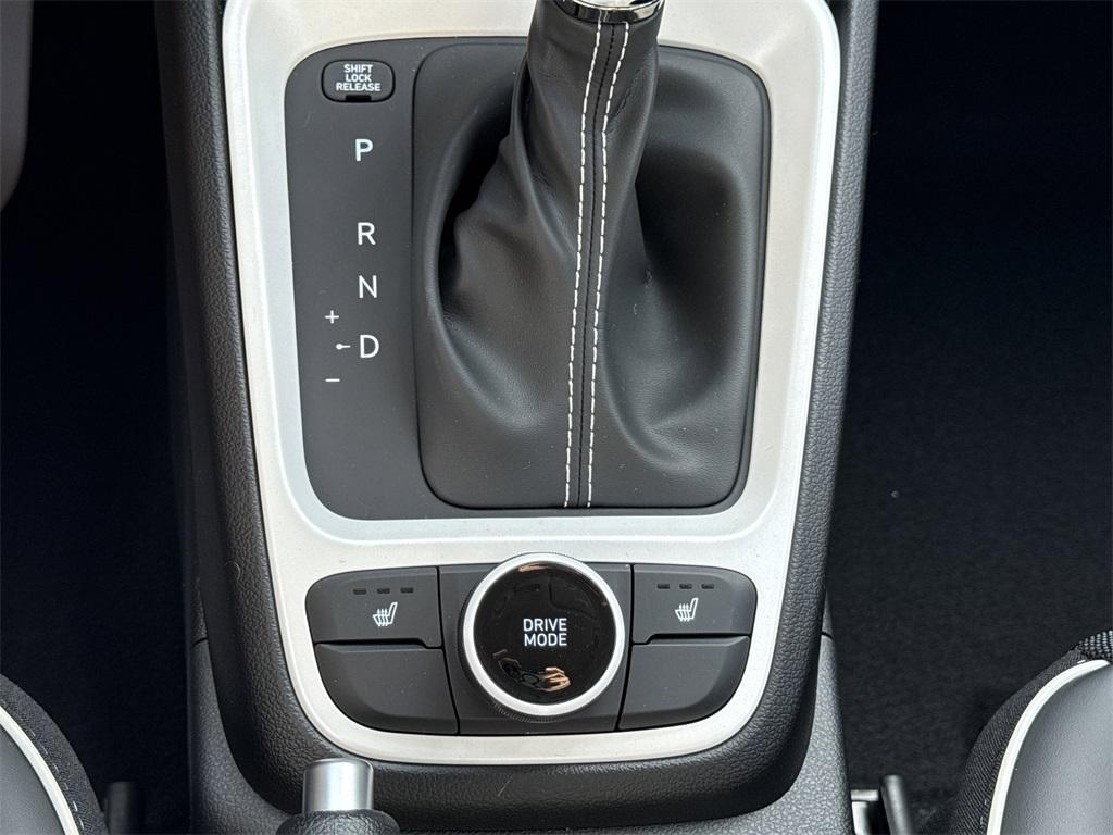 2026 Hyundai Venue SEL photo 22