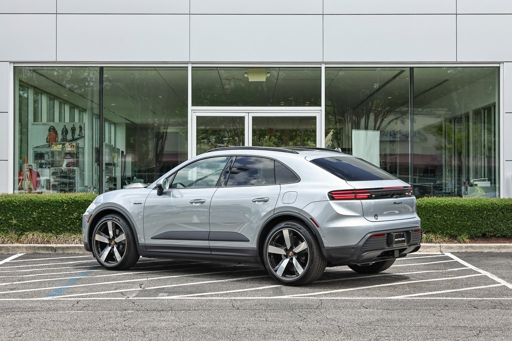 2025 Porsche Macan 4 Electric photo 3
