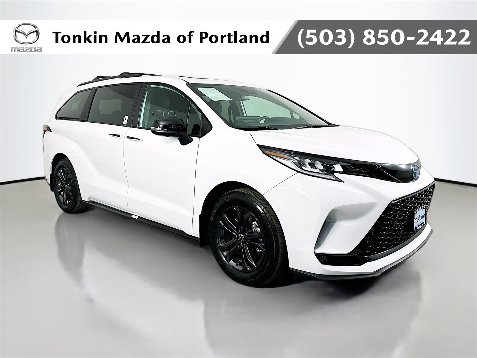 2025 Toyota Sienna XSE's photo