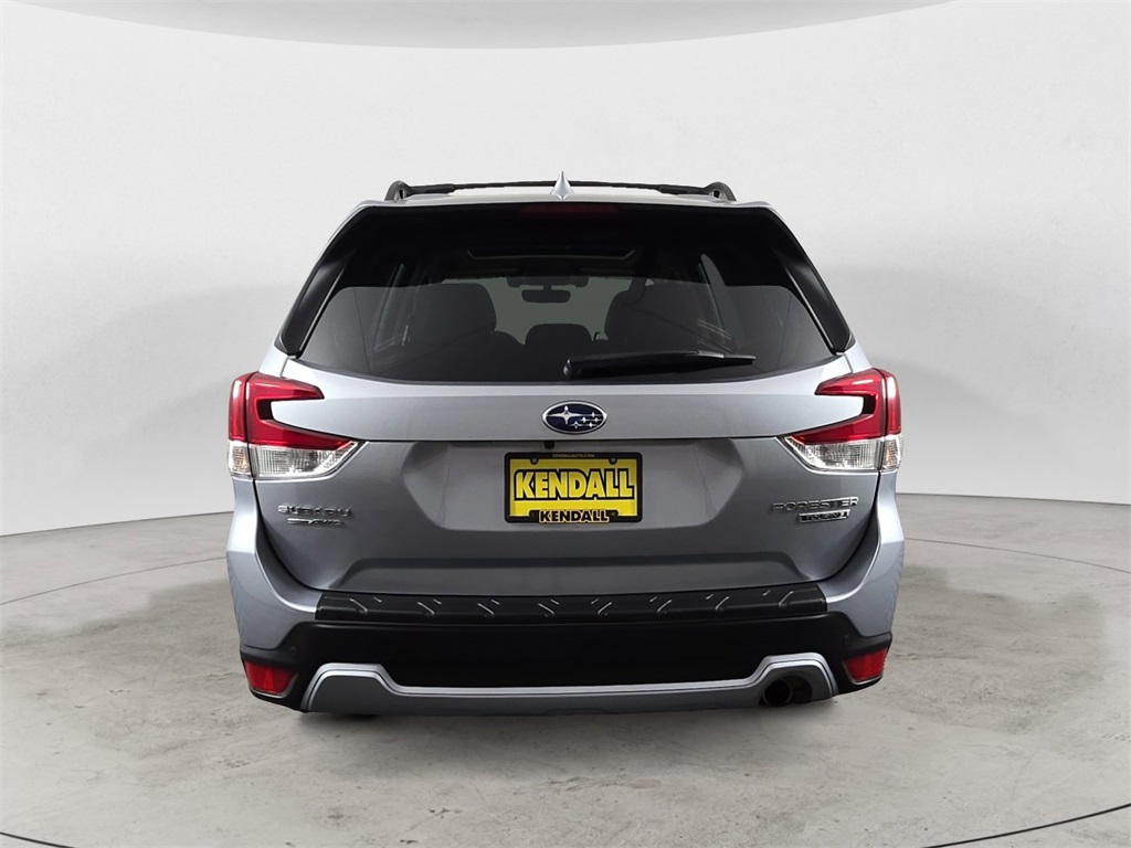 2021 Subaru Forester Touring photo 4