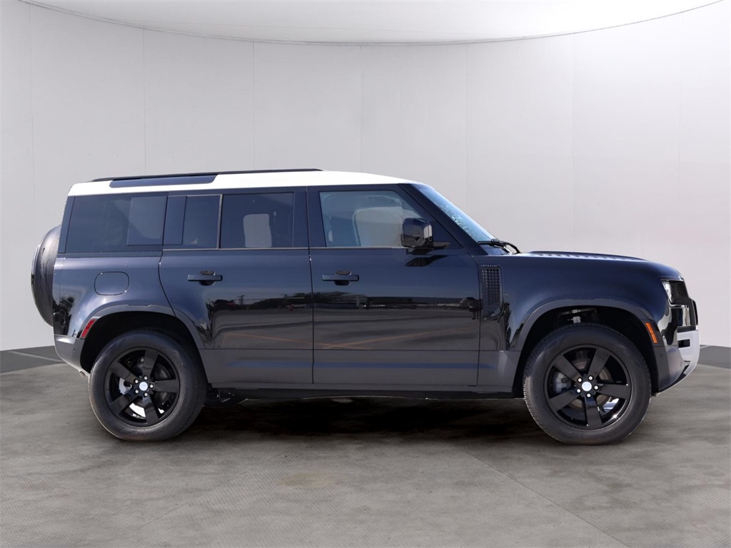 2025 Land Rover Defender 110 S photo 3