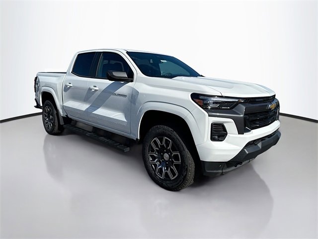 2024 Chevrolet Colorado LT photo 3