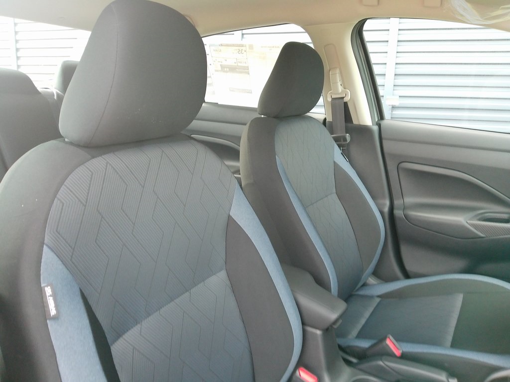 2025 Nissan Versa SV photo 12