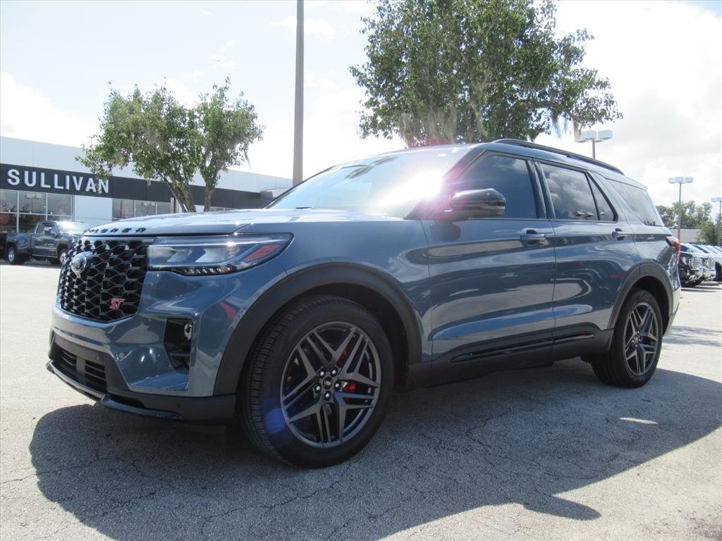 2025 Ford Explorer ST photo 3