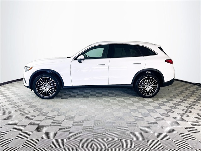 2026 Mercedes Benz GLC 300 photo 2