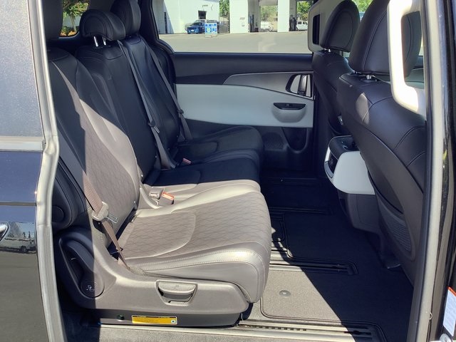 2022 Kia Carnival LX photo 29