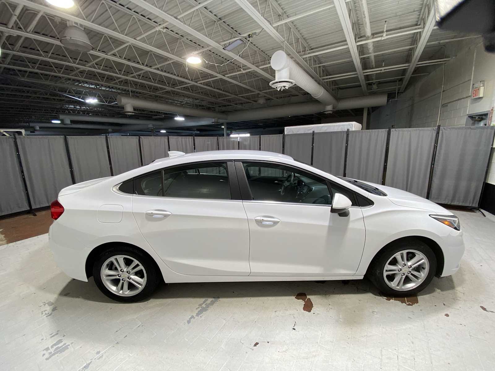 2017 Chevrolet Cruze LT photo 23