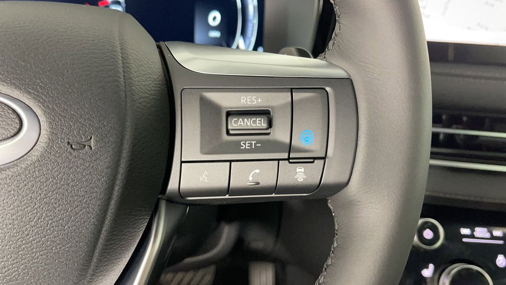 New 2025 White INFINITI LUXE image 25