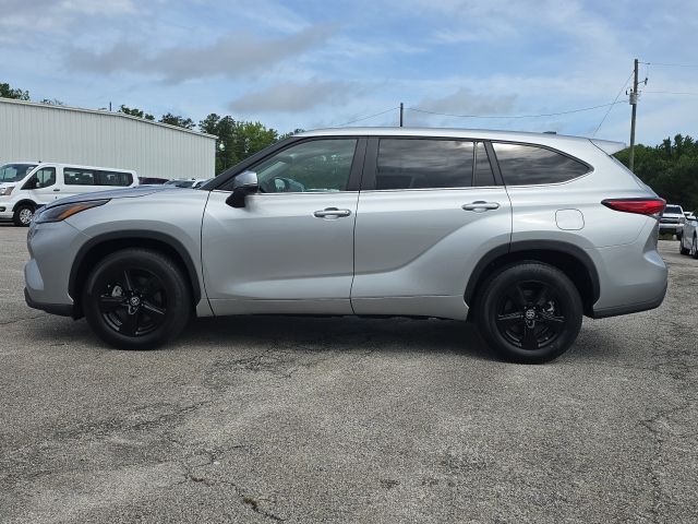 2023 Toyota Highlander Hybrid LE photo 2