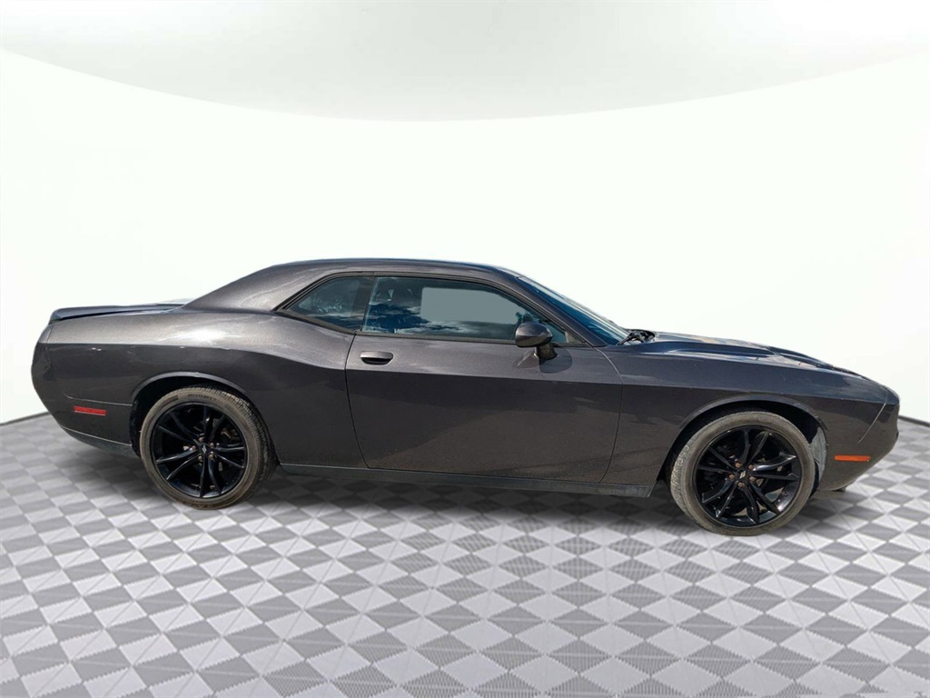 2018 Dodge Challenger SXT photo 2