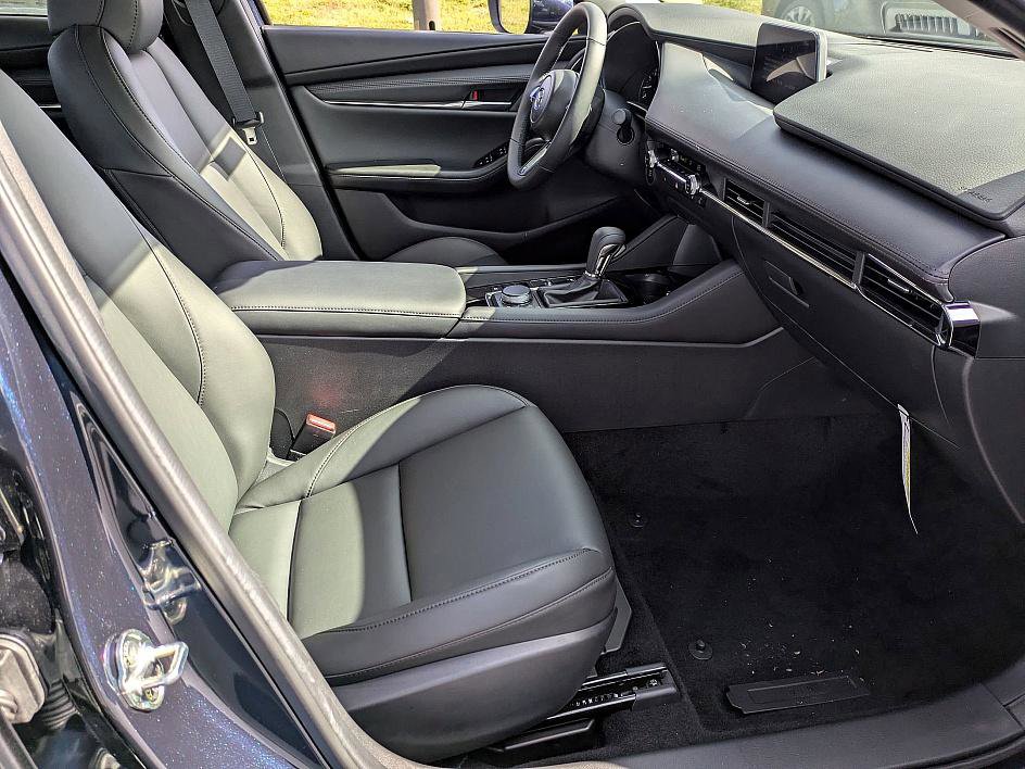 2025 Mazda Mazda3 2.5 s Preferred photo 31
